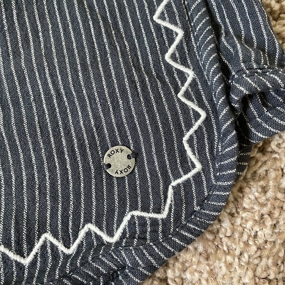 NWT Roxy Shorts size medium - Picture 2 of 5